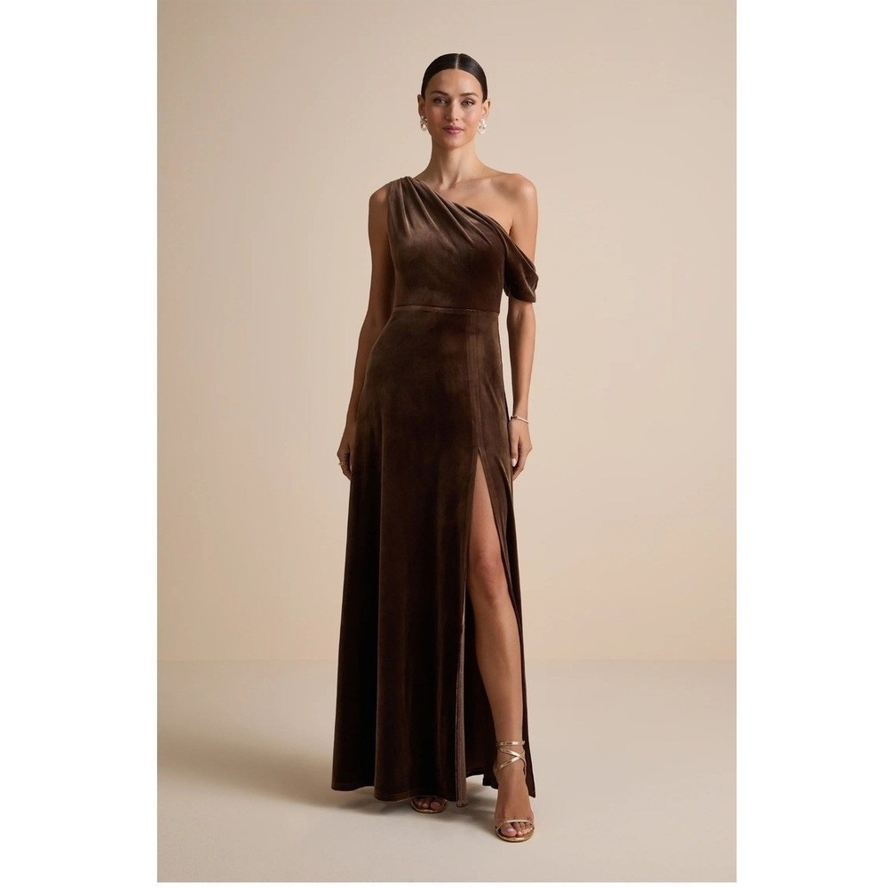 Lulus NWT Chocolate Brown Velvet Maxi Dress Gown Asymmetrical Shoulder High Slit